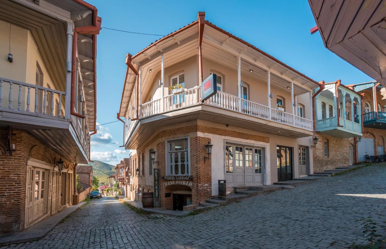 Hotel History • Სასტუმრო Ისტორია シグナギ エクステリア 写真