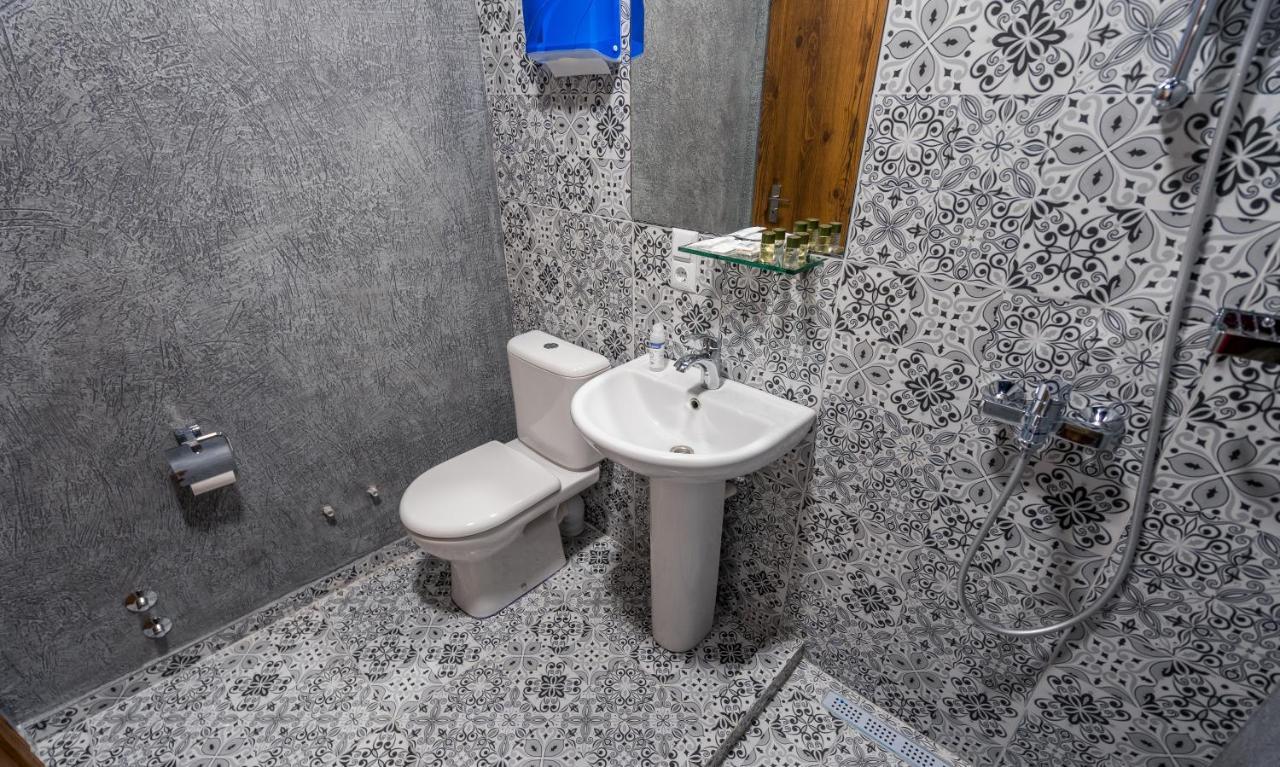 Hotel History • Სასტუმრო Ისტორია シグナギ エクステリア 写真