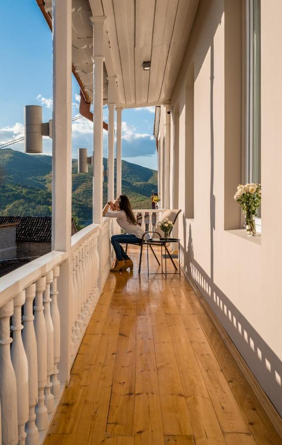 Hotel History • Სასტუმრო Ისტორია シグナギ エクステリア 写真